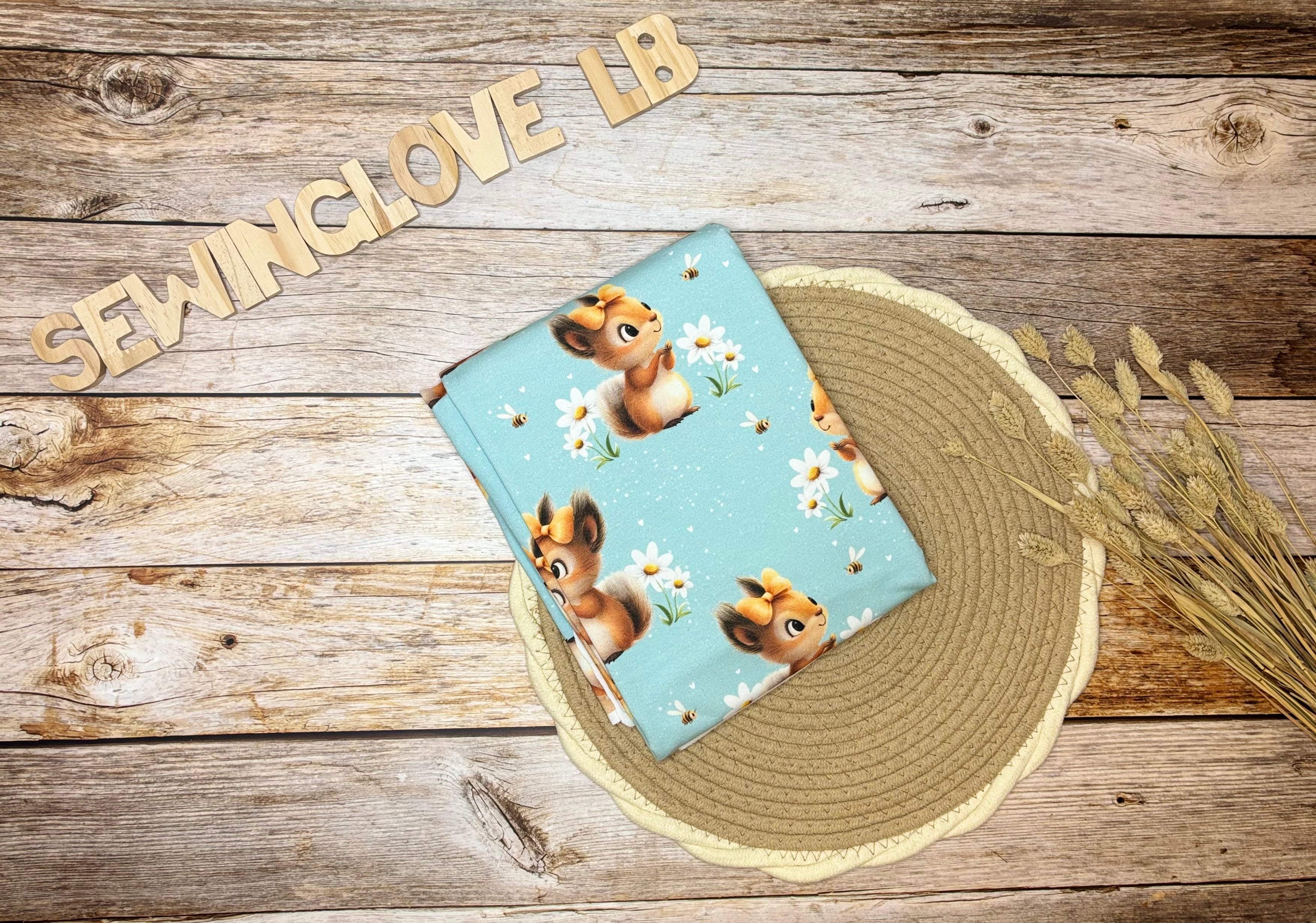 Kleines Eichhörnchen mit Bienen (French Terry)